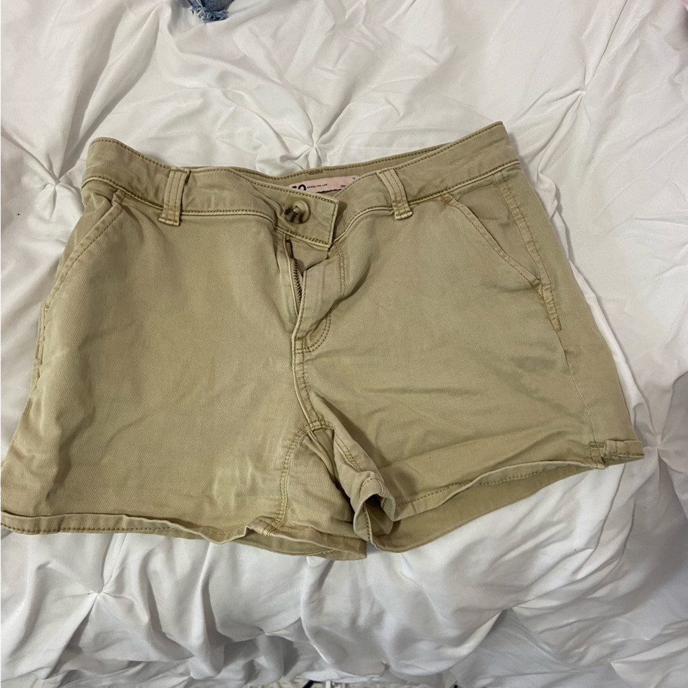 khaki shorts